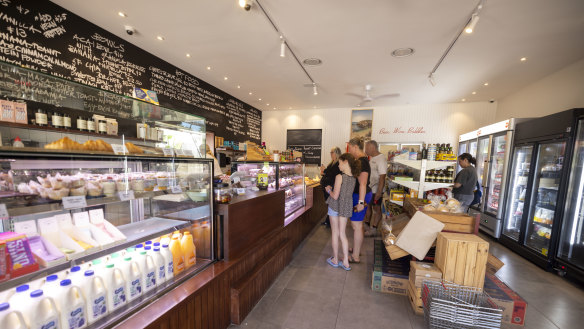 If you’re in a rush, they also have some ready-made salad sandwiches. 