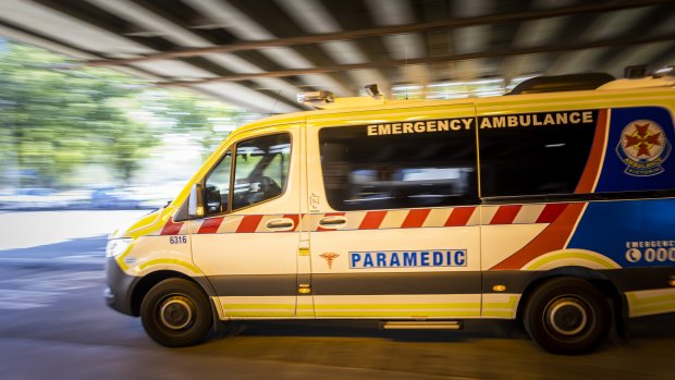 Misrouted triple-zero calls on Vic-NSW border leading to ambulance delays