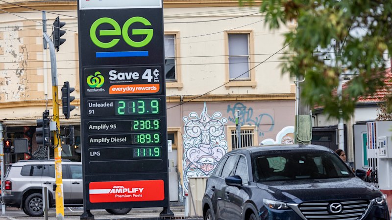 Melbourne drivers face petrol price pain as Iran crisis jolts oil markets