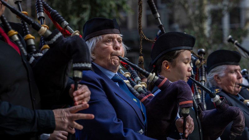 100 female bagpipers gather in Melbourne to mark centenary of 1925–1927 world tour