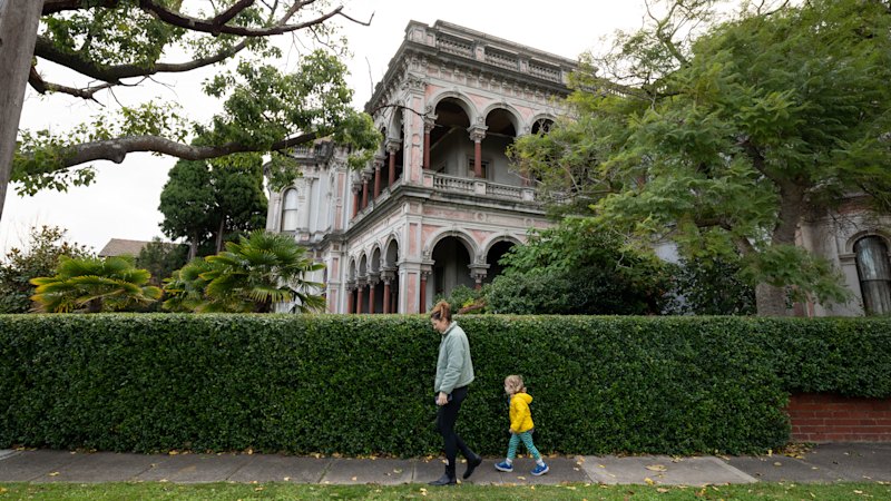 Caulfield North resident feels blessed after helping elderly couple during Passover (australia) — SMH