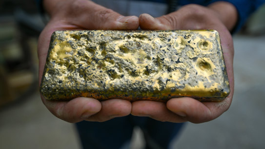 A gold bar from Kaiser Reef’s production facility in Maldon. 