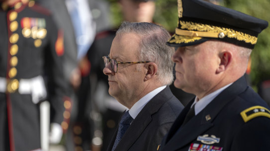 Australian Prime Minister Anthony Albanese, left, and Maj. Gen. Trevor Bredenkamp during a ceremony in the US.