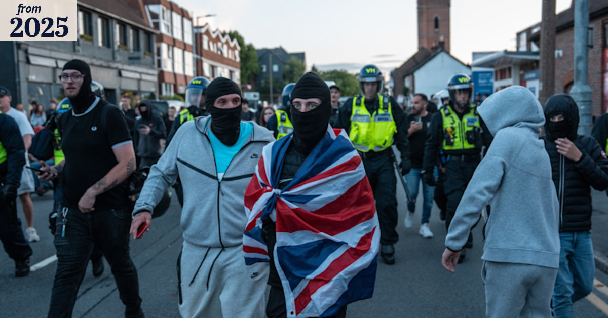 Epping Forest protests: Locals clash with police over asylum ...