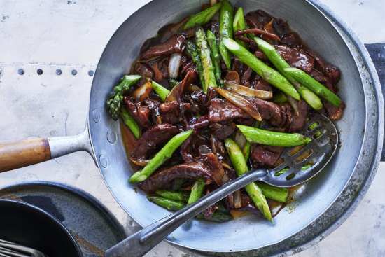 Stir-fried beef and asparagus.