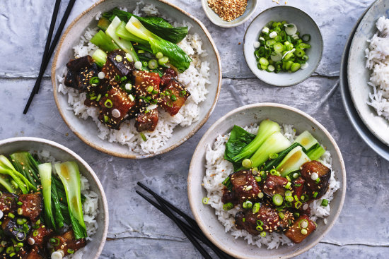 Serve with rice and green.