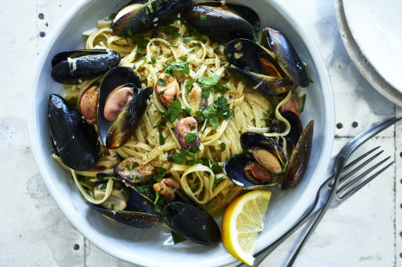 Linguine with mussels, capers, white wine and cream.