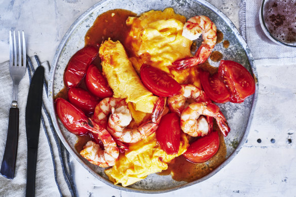 Stir-fried prawn, tomato and egg.