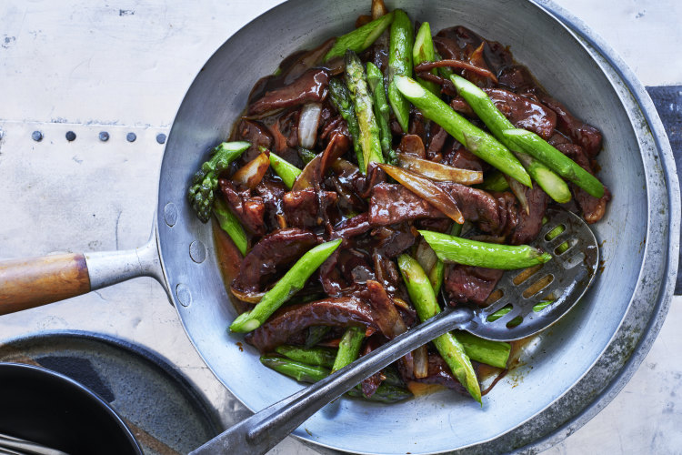 Stir-fried beef and asparagus.