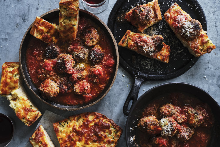 Meatballs “al forno” with cheesy garlic bread.