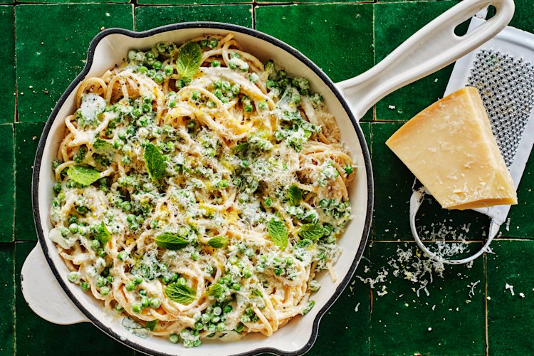 Tip: Frozen peas can be cooked in the pasta water.