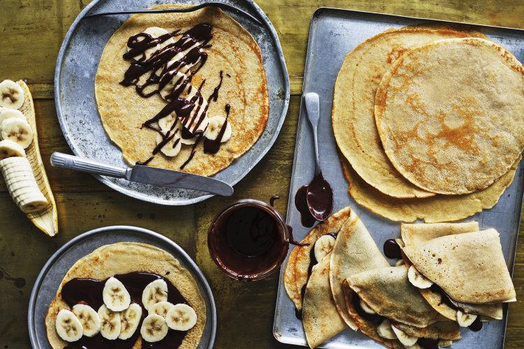 Crepes with hazelnut chocolate spread and bananas.