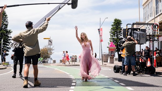 After the end of the Hollywood actors’ strike, Sydney Sweeney was back in Bondi for additional filming on Friday.