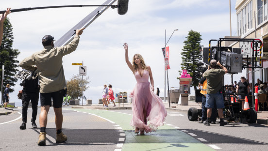 After the end of the Hollywood actors’ strike, Sydney Sweeney was back in Bondi for additional filming on Friday.