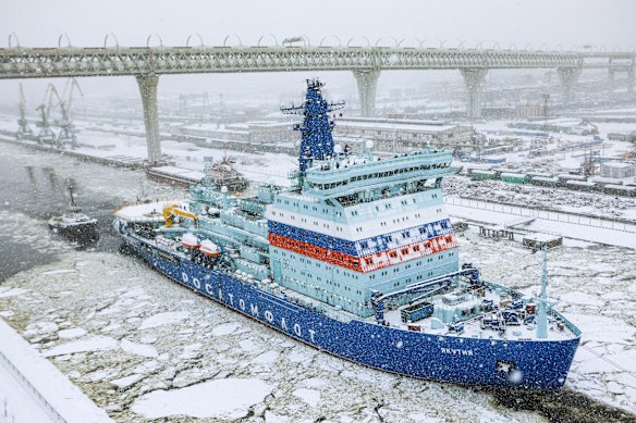 Nuclear icebreaker Yakutiya sails through the Galerny fairway of Kanonersky Island during sea trials. The ship was designed to ensure shipping in the Arctic and the development of the Northern Sea Route.