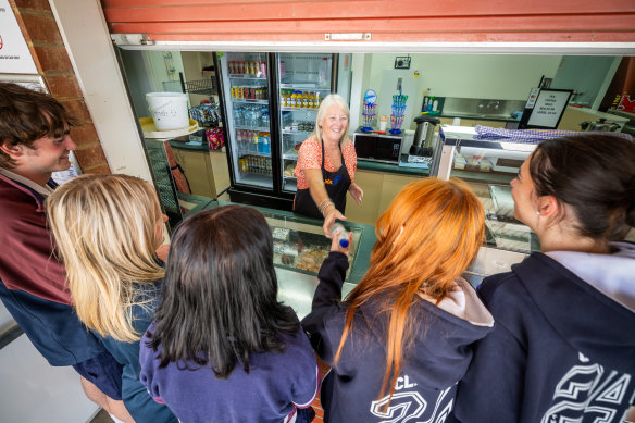 Bellarine School canteen assistant manager Kerri Farrar serves up food and drinks to eager students. 