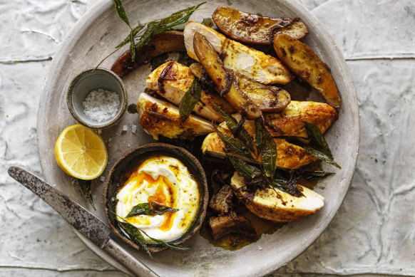 Chicken with curried potato and yoghurt.