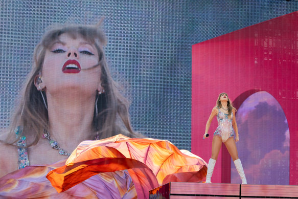 Taylor Swift performed to her biggest-ever crowd of 96,000 people at the MCG.