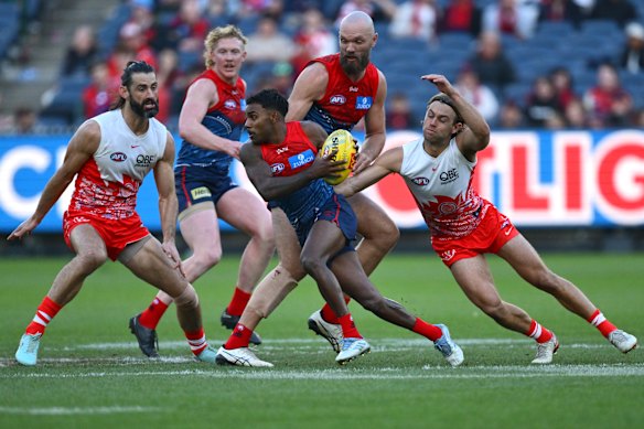 Pickett weaves past Sydney’s would-be tacklers.