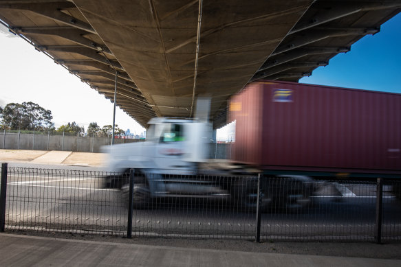 Air pollution caused by truck exhaust causes at least 400 deaths in Australia each year.