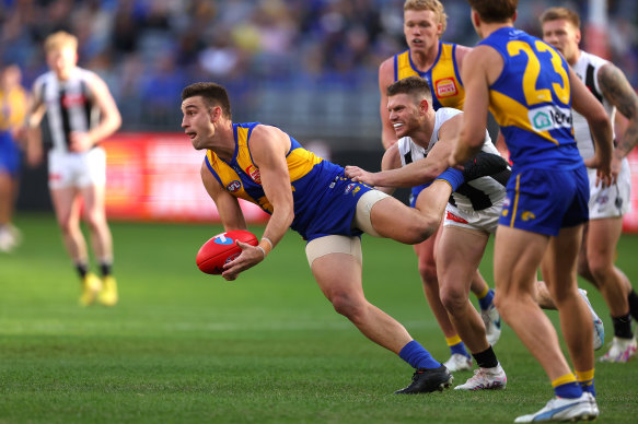 Elliot Yeo in action against Collingwood. 