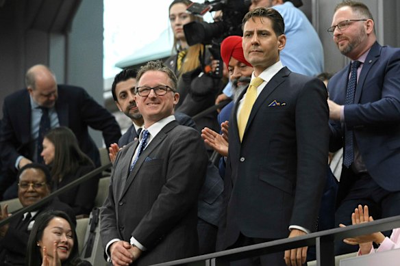 Michael Kovrig (a destra) e Michael Spavor furono premiati al Parlamento canadese a Ottawa davanti all'allora presidente degli Stati Uniti Joe Biden.
