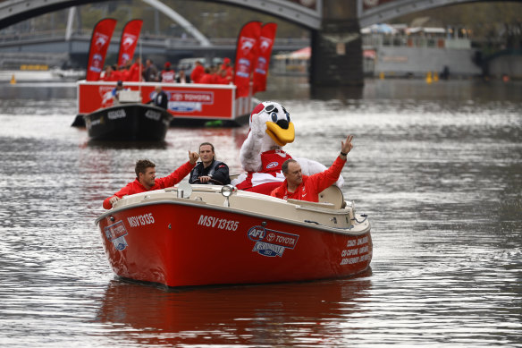 Luke Parker and John Longmire cruised up the Yarra River ahead of the grand final