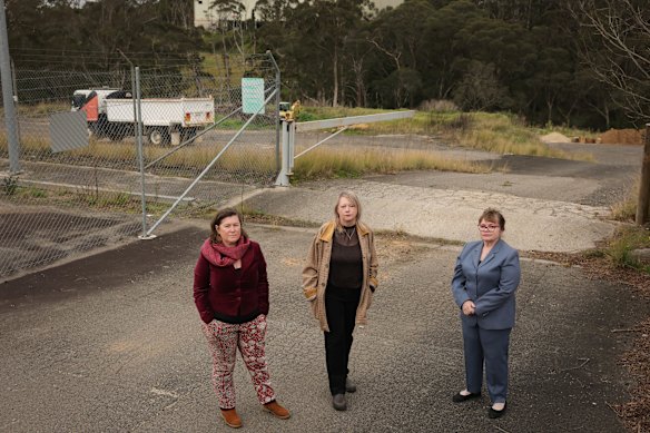 Jackie Manners (middle) lead the charge of Katoomba locals opposing the development.