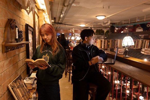 UTS students Jocelyn Ngu and Seng Rattanak Sok.