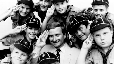 Nick Greiner poses with boy scouts before the 1988 election.