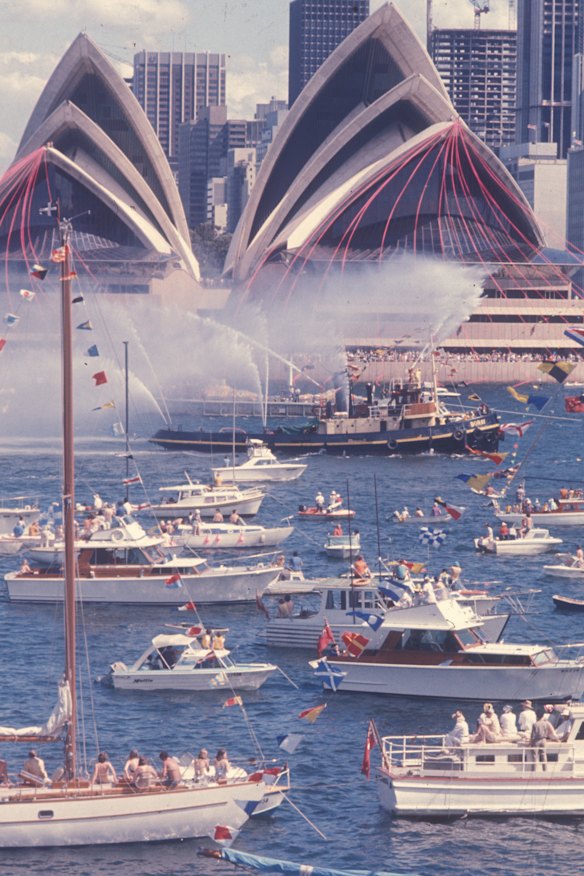 The ribbons cascaded into the harbour releasing 60,000 hydrogen-filled balloons and a thousand white doves and pigeons.