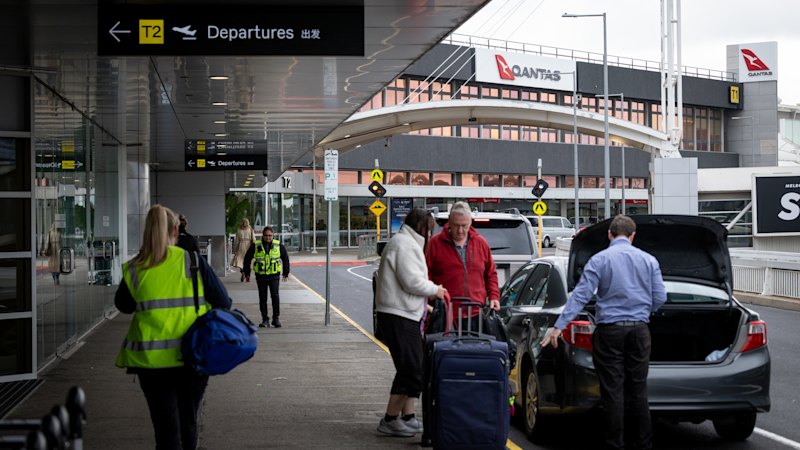 Melbourne Airport moves to shut pick-up and drop-off ramps as expansion proceeds