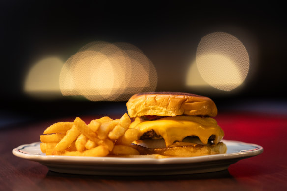 Cheeseburgers and chips at Springrock.