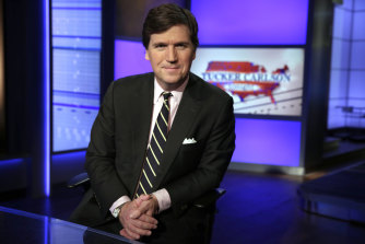 Il conduttore di Fox News Tucker Carlton ha dovuto rinunciare al suo sostegno a Putin. 