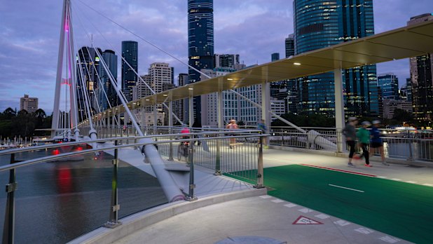 ‘Soft segregation’ on the Kangaroo Point Bridge.