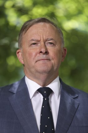 Labor leader Anthony Albanese received a “747 Half Bar Cart” from Qantas.