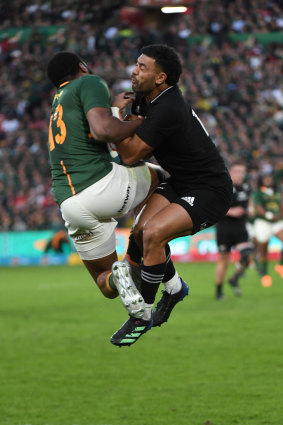 Lukhanyo Am and Richie Mounga compete for a high ball in Johannesburg.