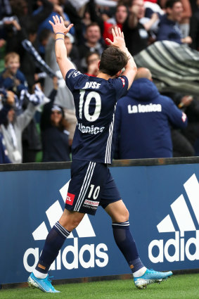 Kruse celebrates a goal with Victory fans.