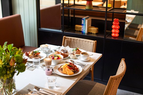 Café da manhã no hotel.