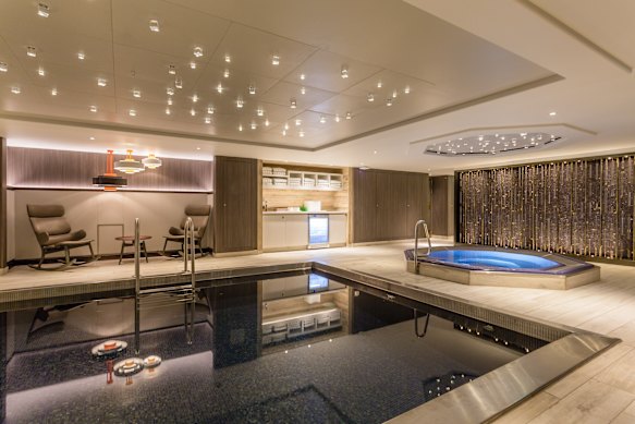 The pool and spa area within the Riverside Mozart.