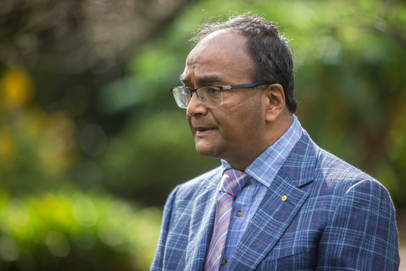 Melbourne doctor Mukesh Haikerwal has threatened to itemise payroll tax on medical bills unless the Victorian government grants a tax amnesty.
