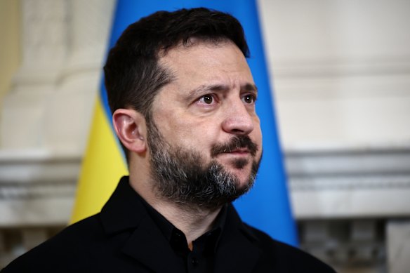 Ukrainian President Volodymyr Zelensky said on October 12 that his country’s retaliatory strikes on Russian data centres had resulted in a drop in bot activity on social media. But Graphika and AntiBot4Navalny say they’ve seen no evidence of a decline.