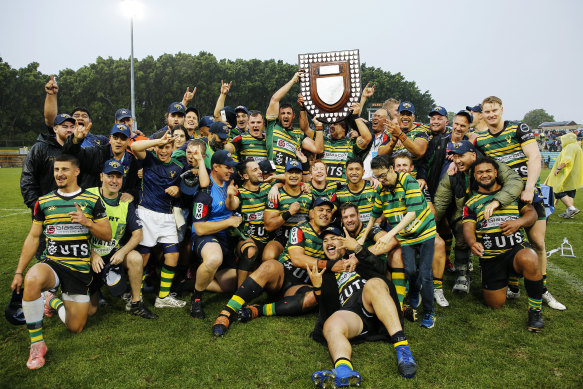 Gordon players with the Shute Shield after their 28-8 victory over Eastwood in 2020.