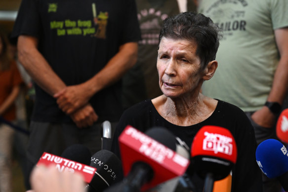 Yocheved Lifshitz speaks to the media outside Ichilov Hospital in Tel Aviv after being released by Hamas.