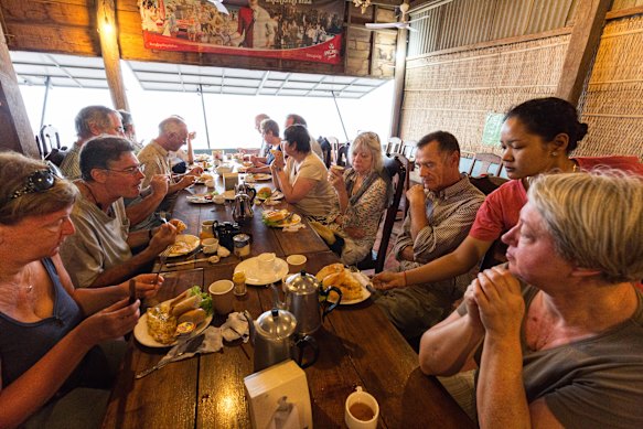 There are better ways to eat while travelling than competing with tour groups for a waiter’s attention. 