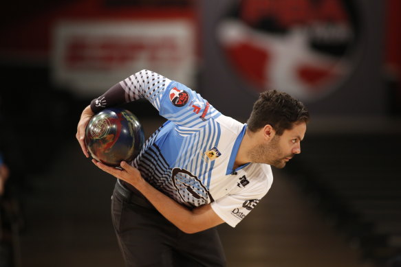 Jason Belmonte gets ready to roll.