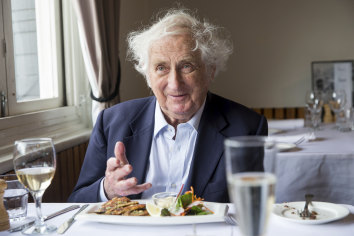 Controversial historian Geoffrey Blainey says human behaviour "may" play a part in global warming.