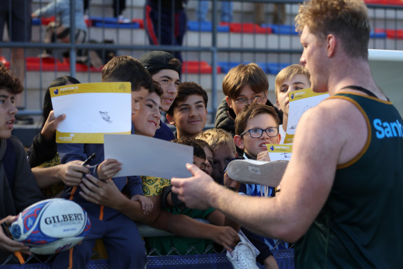 Matt Philip with fans during a Wallabies training session in Saint-Etienne, France. 