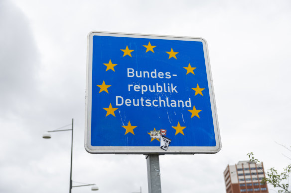 A sign marks entrance to Germany at the German-Polish border in Frankfurt an der Oder.