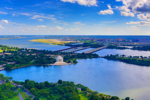 Watch as iconic Washington DC spreads beneath like a political thriller movie’s opening scenes from Ronald Reagan National Airport.